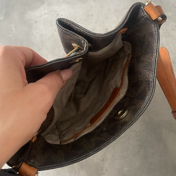 Michael Kors Bucket Bag - Picture 2 of 4